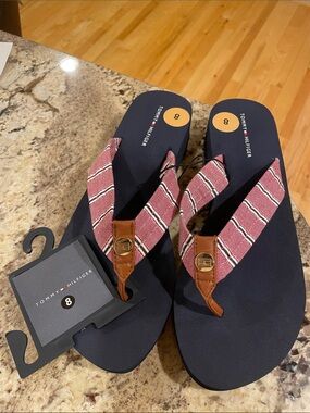 NWT Tommy Hilfiger Women’s Navy Flip Flops with Red Striped Fabric Straps
